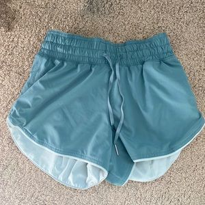 LULULEMON women’s green reversible shorts